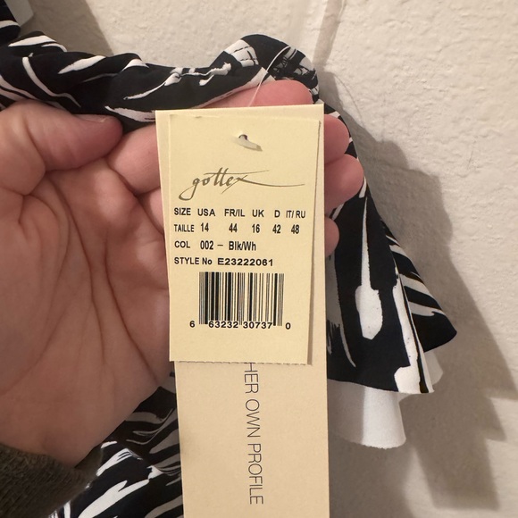 Gottex Black and White One-Shoulder Swimsuit - Picture 3 of 3